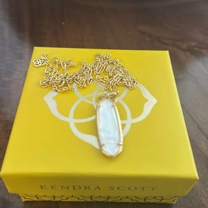 Like New Kendra Scott white pendant, necklace